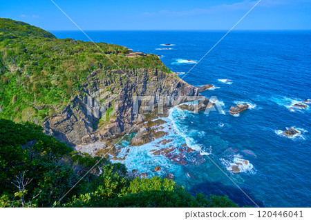 從高知縣土佐清水市足折岬展望台眺望天狗之花 從高知縣土佐清水市足折岬展望台眺望天狗之花 120446041