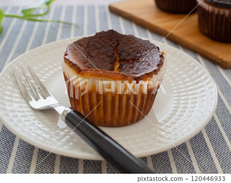Homemade mini Basque cheesecakes Homemade mini Basque cheesecakes 120446933
