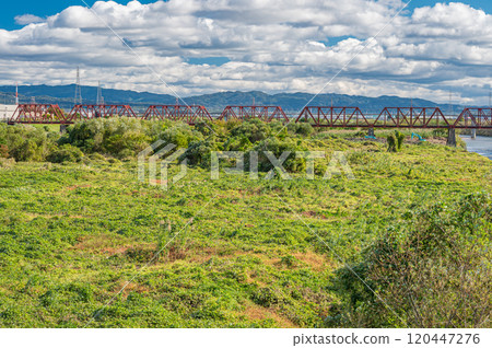 The Kizu River flows through Yawata City, Kyoto Prefecture The Kizu River flows through Yawata City, Kyoto Prefecture 120447276