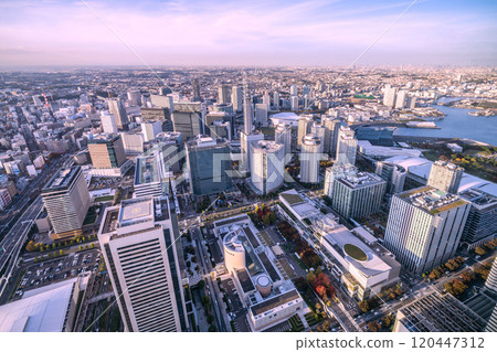 日本橫濱城市景觀 - 新宿、六本木、麻布台、天空樹等全景...橫濱站和港未來大廈=17號 120447312