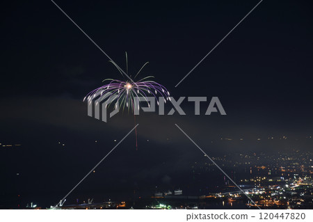 Fireworks that light up the summer night sky <Yaizu Marine Fireworks> 120447820