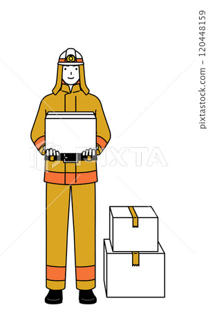 身穿消防服的消防員攜帶紙箱 120448159