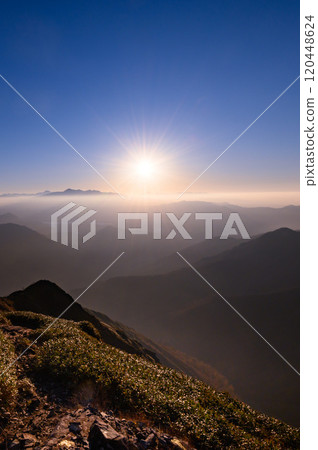 (Gunma Prefecture) Sunrise seen from the top of the mountain, Tanigawadake Nishikuro Ridge (Gunma Prefecture) Sunrise seen from the top of the mountain, Tanigawadake Nishikuro Ridge 120448624