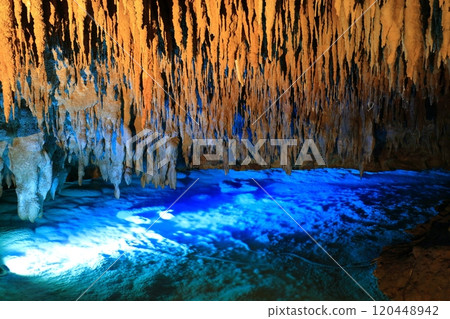 【沖繩縣】陽光燦爛的日子，沖繩世界文化王國的玉泉洞 120448942