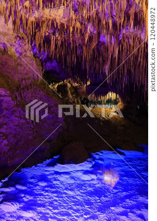 【沖繩縣】陽光燦爛的日子,沖繩世界文化王國的玉泉洞 【沖繩縣】陽光燦爛的日子,沖繩世界文化王國的玉泉洞 120448972