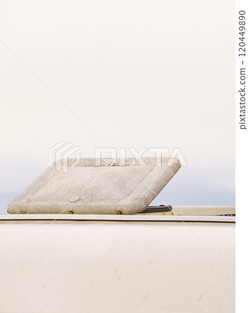 Sunroof, raisable window on roof top of camper Sunroof, raisable window on roof top of camper 120449890