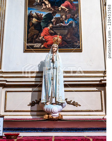 Tomar, Portugal - Mar 12, 2024: Interior of the Igreja de Sao Joao Baptista church in Tomar, Portugal Tomar, Portugal - Mar 12, 2024: Interior of the Igreja de Sao Joao Baptista church in Tomar, Portugal 120451568