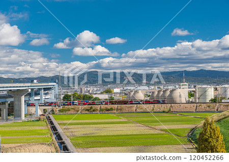 Keihan Limited Express, view from Sakuradeaikan observation tower, Yawata City, Kyoto Prefecture 120452266