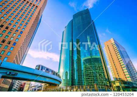 日本東京城市景觀,俯瞰汐留辦公區和 Yurikamome。新時代的希望之光... = 3天 日本東京城市景觀,俯瞰汐留辦公區和 Yurikamome。新時代的希望之光... = 3天 120453204