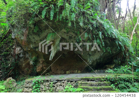 [Okinawa Prefecture] Yuinchi at Sefa Utaki 120454438