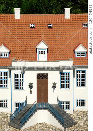 House 120454981