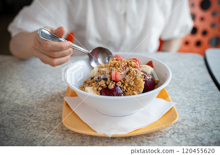 生長在關島和夏威夷大自然中的阿薩伊碗 120455620