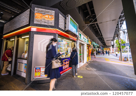 日本東京街景結轉正在發生！ ！ …新橋站銀座口機會中心等景觀= 11月9日 120457077