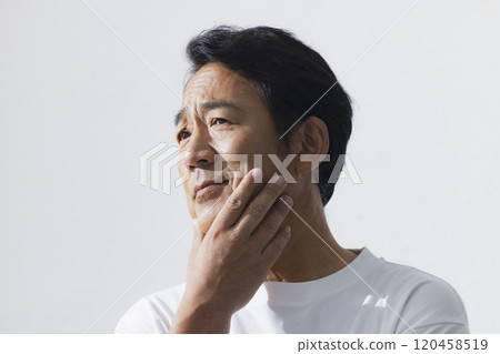 關心皮膚的中年男人 120458519