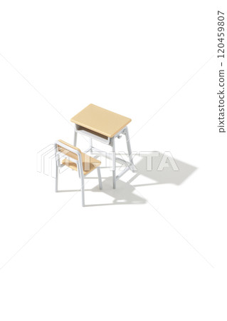 白色背景下拍攝的桌子和椅子 120459807