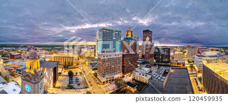 Des Moines, Iowa, USA Downtown Cityscape 120459935
