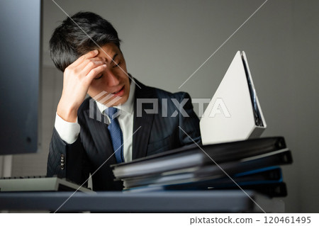 工作的商人 120461495