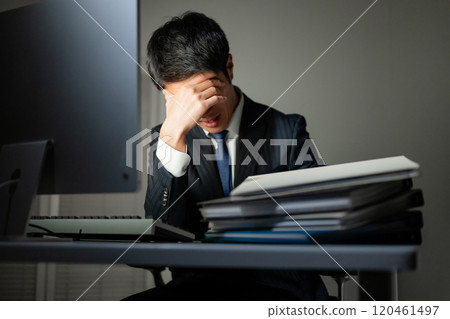 工作的商人 120461497