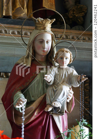 Virgin Mary with baby Jesus statue on the altar of Our Lady in the parish church of St. Anthony the Hermit in Slavetic, Croatia 120462241