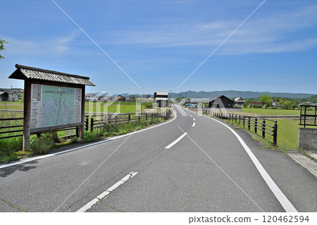 The besieged Bitchu Takamatsu Castle and the remains of Hideyoshi's main camp and the remains of the Kaerugahana embankment 120462594