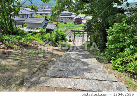 The besieged Bitchu Takamatsu Castle and the remains of Hideyoshi's main camp and the remains of the Kaerugahana embankment 120462599