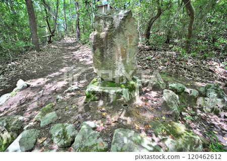 The besieged Bitchu Takamatsu Castle and the remains of Hideyoshi's main camp and the remains of the Kaerugahana embankment 120462612