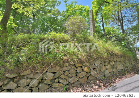 The besieged Bitchu Takamatsu Castle and the remains of Hideyoshi's main camp and the remains of the Kaerugahana embankment 120462623