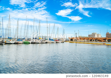Sunrise at Yacht Harbor Esmer as seen from S-Pulse Dream Plaza under the clear blue sky (Shizuoka) 120463149