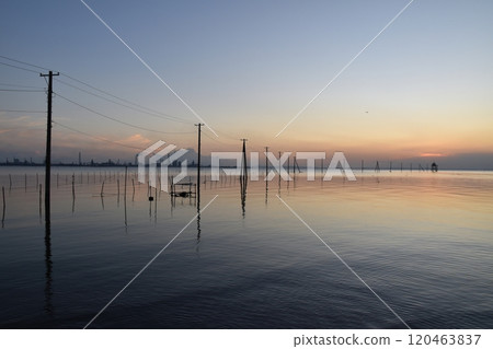 Submerged electric pole at dusk in Kutsuma, Chiba 120463837