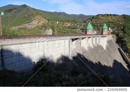 Narufuchi Dam in Sasaguri Town Narufuchi Dam in Sasaguri Town 120469008