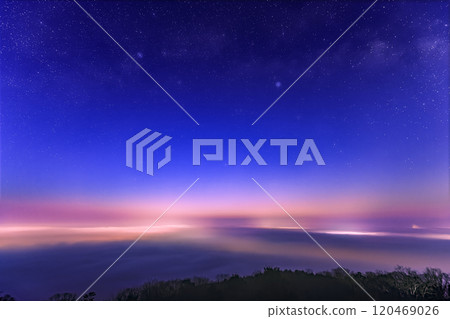 Sunrise from the Sea of Fog Observatory and the Cygnus in the cloudy sky 120469026