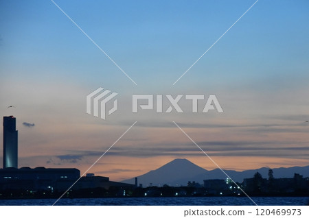 Mount Fuji from a cruise ship in Yokohama Port, Kanagawa Mount Fuji from a cruise ship in Yokohama Port, Kanagawa 120469973