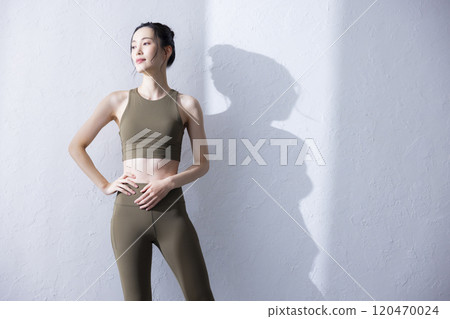 Woman in yoga wear 120470024