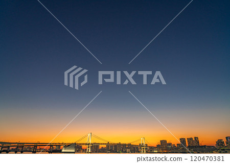 [Sunset Material] Sunset and magic hour seen from Toyosu Gururi Park [Tokyo] 120470381