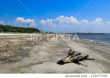[Chiba City, Chiba Prefecture] Blue sky scenery of Inage Beach 120471509