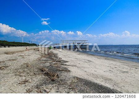 [Chiba City, Chiba Prefecture] Inage Beach and blue sky scenery 120471608