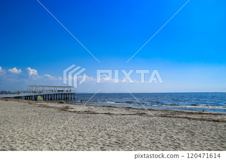 [千葉縣千葉市]稻毛海岸與藍天風景 120471614
