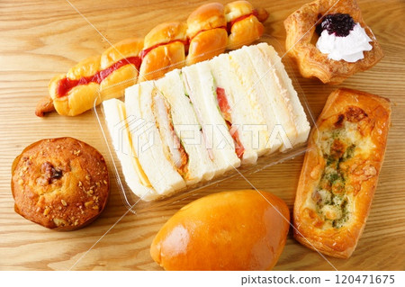 三明治甜麵包和熟麵包 120471675