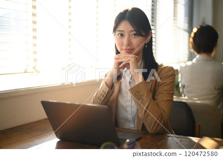 Working woman profile picture Working woman profile picture 120472580