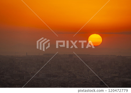 Osaka: View from Nukatayama Observatory: Bright red sunset 120472779