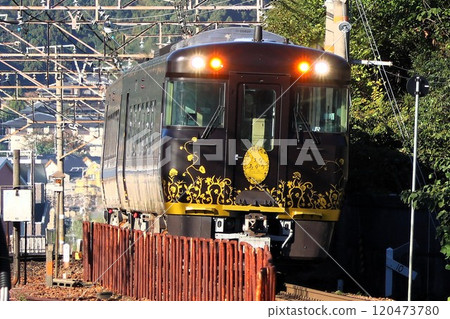 [JR West] Kiha 189 series ~Hanaakari~ (Kosei Line: Yamashina Station) 120473780