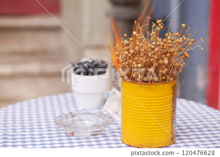 Charming Caf Table Decor with Dried Flowers and Decorative Pots Charming Caf Table Decor with Dried Flowers and Decorative Pots 120476628