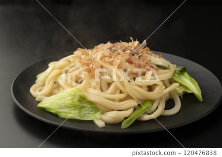 Steaming hot fried udon noodles 120476838