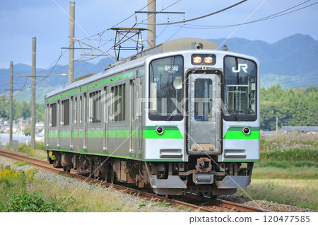羽越本線村上岩船町 JR 東日本 E127 系列 V7 編組（新潟） 120477585