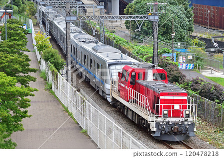 東海道幹線貨運支線櫻木町～東高島 JR貨運DD200-23+小田急5000型5063F 120478218