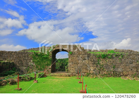 [沖繩縣] 晴天時的中城城遺址（南圍、第一圍） 120478260