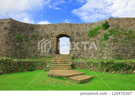 [Okinawa Prefecture] Nakagusuku Castle ruins (second enclosure) on a clear day 120478267