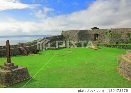 [Okinawa Prefecture] Nakagusuku Castle ruins (second enclosure) on a clear day 120478276