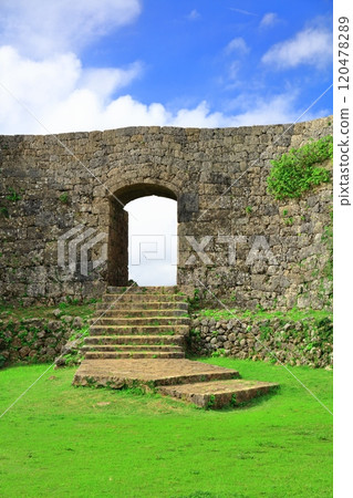 [Okinawa Prefecture] Nakagusuku Castle ruins (second enclosure) on a clear day 120478289