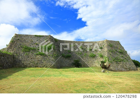 [Okinawa Prefecture] Nakagusuku Castle Ruins (Third Bailey) on a clear day 120478298